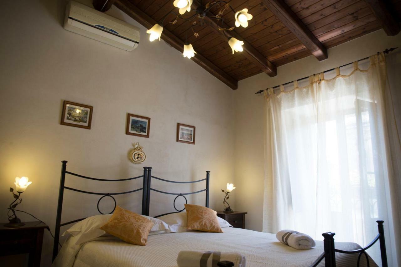 Bed and Breakfast Casa Al Centro Storico Nicolosi Exterior foto